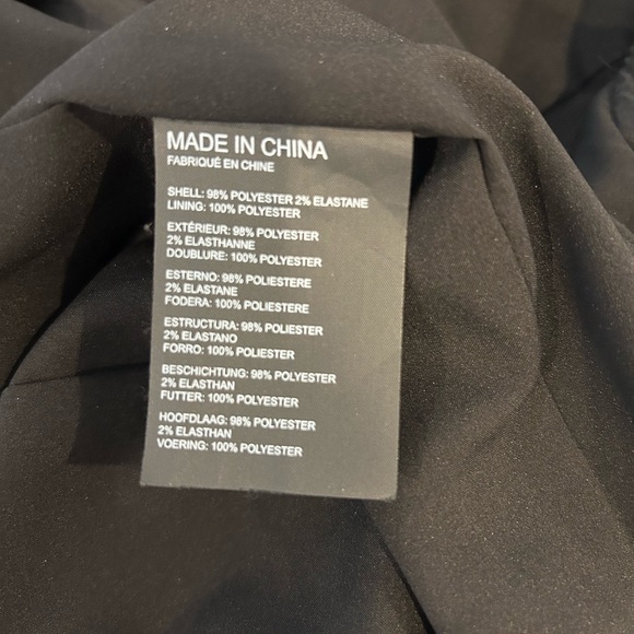 Gorgeous Club Monaco long sleeve dress in black and white pattern. Lined. - Picture 4 of 4